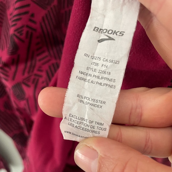 Brooks Activewear Running Long Sleeve Pull Over Sweater Pink Black Size Medium - Picture 6 of 8